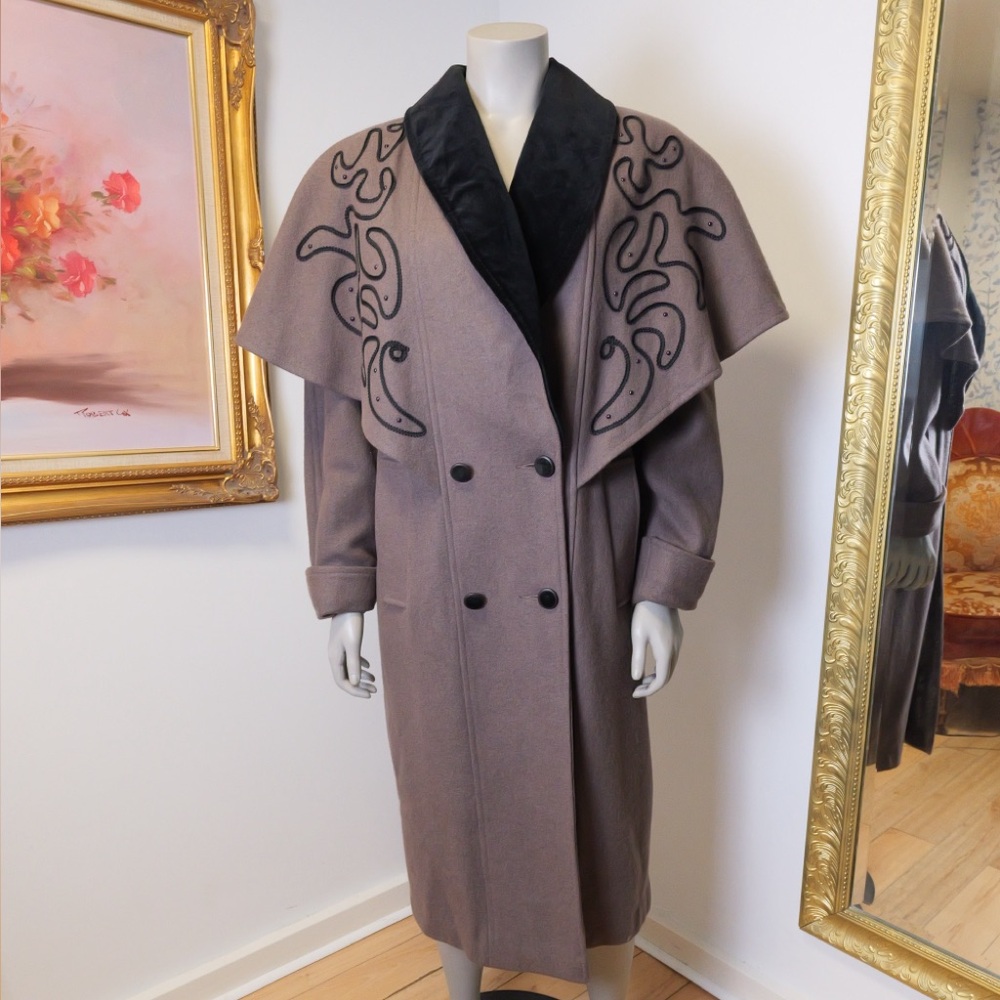 Vintage wool Elegant Brown Double-Breasted Coat with Black Accents